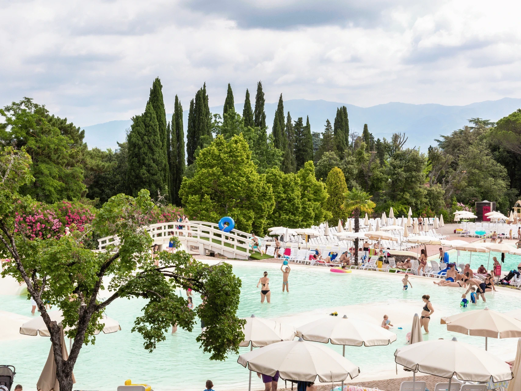 hu Norcenni Girasole village | Luxus-Mobilheime von Estivotravel