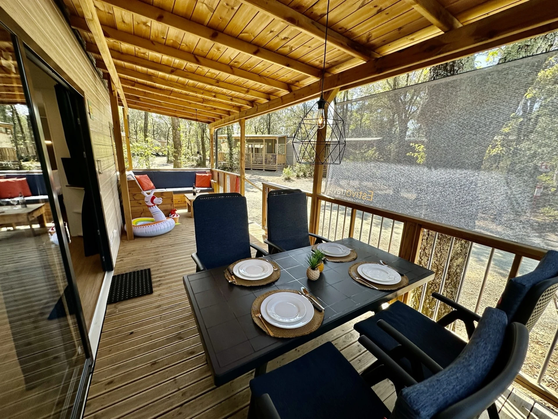 Camping hu Montescudaio village | Estivotravel