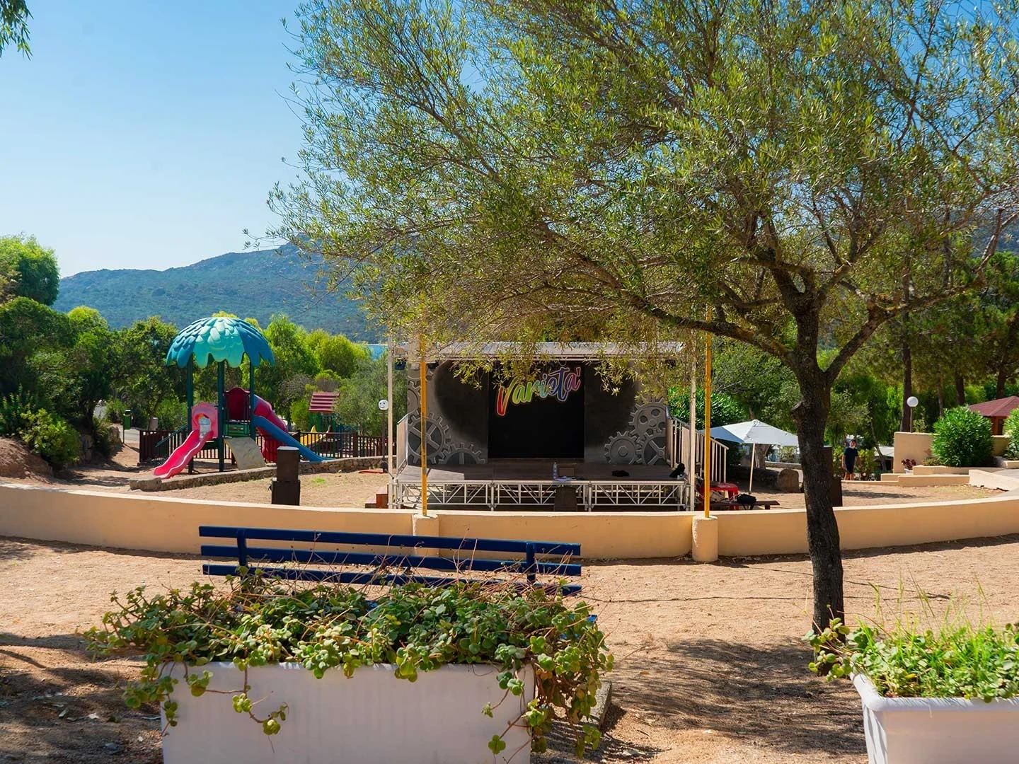 camp retro Camp