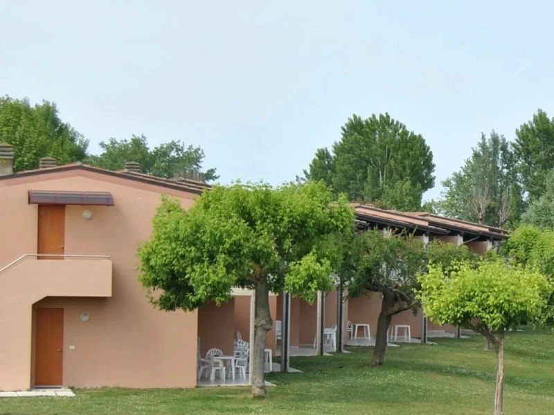 Bestil Camping Tiglio hos Estivotravel.